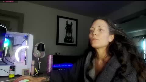 Snapshot of daisy_dove chatting on 01-12-26, 02:55 Daisy online show from 01-12-26, 02:55