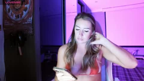 Snapshot of daisydeliciousxx chatting on 12-19-24, 08:13 DaisyDeliciousxx online show from 12-19-24, 08:13