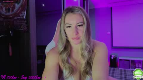 Snapshot of daisydeliciousxx chatting on 10-13-25, 08:03 DaisyDeliciousxx online show from 10-13-25, 08:03