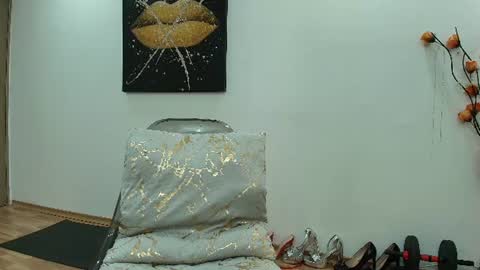 Snapshot of daisyluvsyou chatting on 06-22-26, 05:15 Daisyy online show from 06-22-26, 05:15