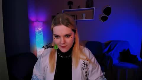 Snapshot of daisyy_naughty chatting on 10-16-25, 11:17 daisy online show from 10-16-25, 11:17