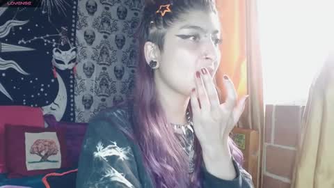 Snapshot of dak_7 chatting on 03-10-25, 10:45 -- -- help me reach 100 hands up online show from 03-10-25, 10:45