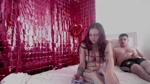 Dakota and Aron online show from 10-04-25, 05:44