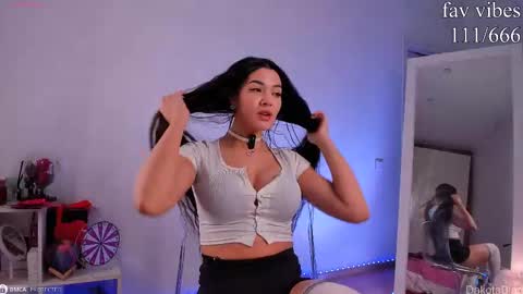 Snapshot of dakota_blare chatting on 02-28-25, 04:43 Dakota online show from 02-28-25, 04:43