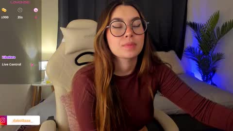 dakottaa__ online show from 11-07-25, 11:49