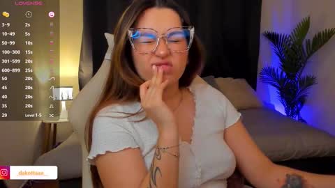 dakottaa__ online show from 12-17-25, 11:44