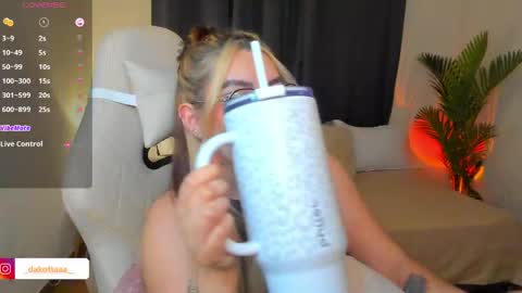 dakottaa__ online show from 05-27-26, 01:57