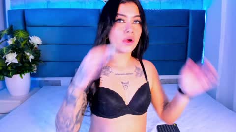 Snapshot of dakottahill chatting on 01-20-25, 03:04   online show from 01-20-25, 03:04