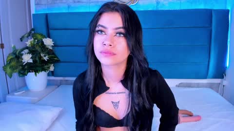 Snapshot of dakottahill chatting on 01-29-25, 01:49   online show from 01-29-25, 01:49