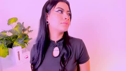 Snapshot of dakottahill chatting on 02-28-25, 05:37   online show from 02-28-25, 05:37