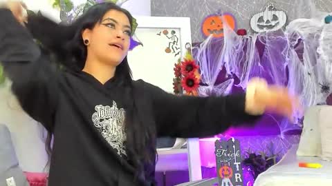 Snapshot of dakottahill chatting on 10-16-25, 05:19   online show from 10-16-25, 05:19