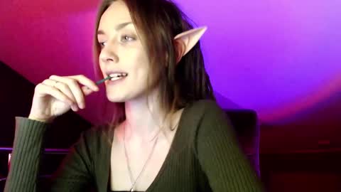 Dalia  online show from 12-20-24, 01:43