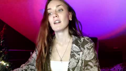 Dalia  online show from 01-04-25, 01:42