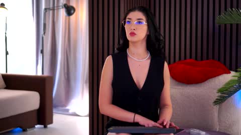 Snapshot of daliaveyron chatting on 11-24-25, 10:26 Dalia online show from 11-24-25, 10:26