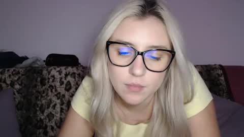 Snapshot of dalyana22 chatting on 12-10-24, 01:00 Maria online show from 12-10-24, 01:00