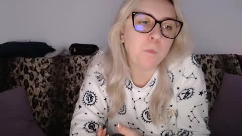 Snapshot of dalyana22 chatting on 12-10-24, 12:27 Maria online show from 12-10-24, 12:27