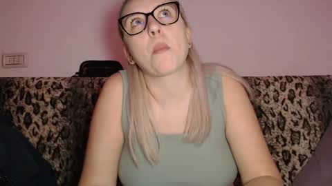 Snapshot of dalyana22 chatting on 12-22-24, 08:58 Maria online show from 12-22-24, 08:58