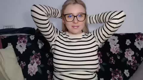 Snapshot of dalyana22 chatting on 01-12-25, 08:57 Maria online show from 01-12-25, 08:57