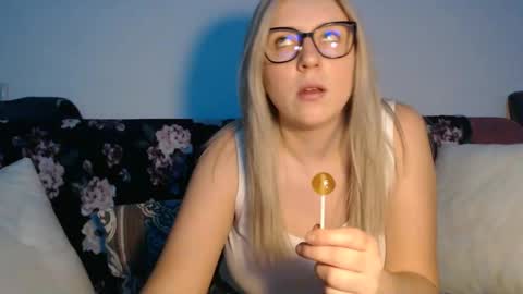 Snapshot of dalyana22 chatting on 02-14-25, 10:14 Maria online show from 02-14-25, 10:14