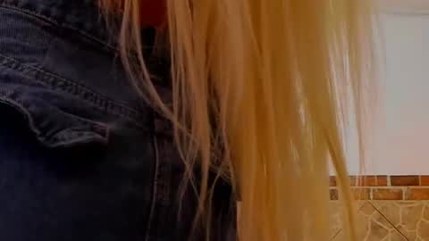 Snapshot of damara_ochoa chatting on 01-23-25, 03:37 online show from 01-23-25, 03:37