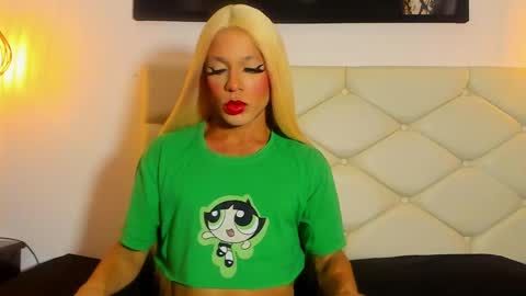 Snapshot of damara_ochoa chatting on 02-12-25, 04:01 online show from 02-12-25, 04:01