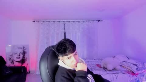 Damian Doll online show from 01-07-26, 03:42