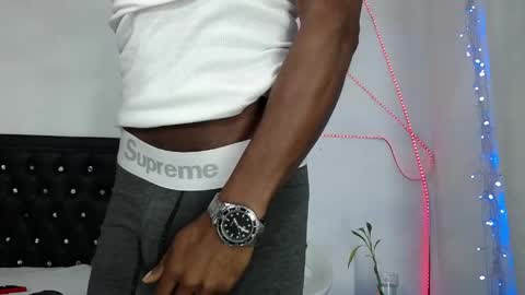 Snapshot of damian_hart_24cm chatting on 05-21-26, 12:01 damian_hart_24cm online show from 05-21-26, 12:01