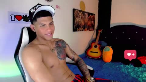 Snapshot of damian_latinxxx chatting on 01-15-25, 08:20 Damian online show from 01-15-25, 08:20