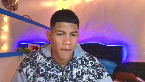 Snapshot of damian_latinxxx chatting on 02-12-25, 03:07 Damian online show from 02-12-25, 03:07