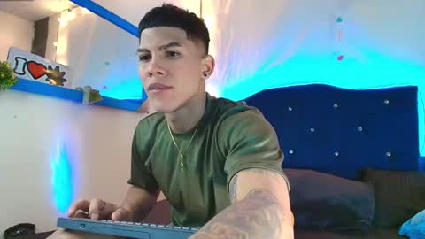 Snapshot of damian_latinxxx chatting on 02-13-25, 03:18 Damian online show from 02-13-25, 03:18