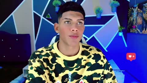 Snapshot of damian_latinxxx chatting on 02-20-25, 05:33 Damian online show from 02-20-25, 05:33