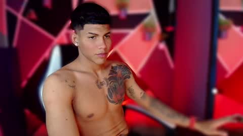 Snapshot of damian_latinxxx chatting on 02-23-25, 05:45 Damian online show from 02-23-25, 05:45