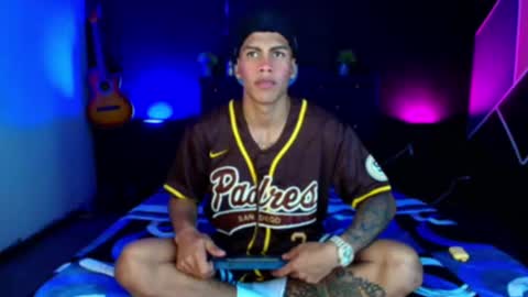 Snapshot of damian_latinxxx chatting on 02-25-25, 03:09 Damian online show from 02-25-25, 03:09