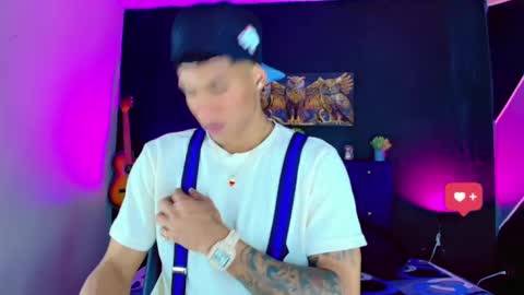 Snapshot of damian_latinxxx chatting on 02-26-25, 02:59 Damian online show from 02-26-25, 02:59