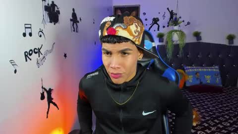 Snapshot of damian_latinxxx chatting on 09-10-25, 03:06 Damian online show from 09-10-25, 03:06