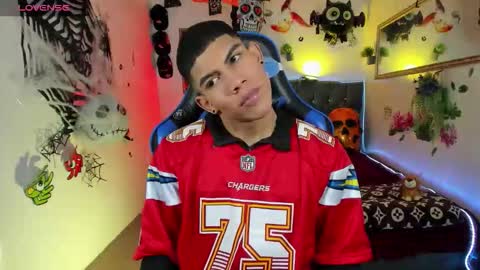 Snapshot of damian_latinxxx chatting on 10-18-25, 03:31 Damian online show from 10-18-25, 03:31