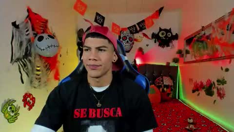 Snapshot of damian_latinxxx chatting on 10-23-25, 03:06 Damian online show from 10-23-25, 03:06