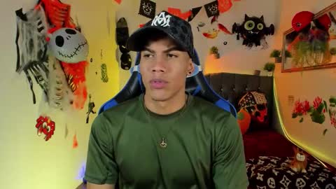 Snapshot of damian_latinxxx chatting on 10-28-25, 03:21 Damian online show from 10-28-25, 03:21