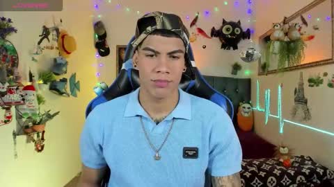 Snapshot of damian_latinxxx chatting on 11-19-25, 03:06 Damian online show from 11-19-25, 03:06