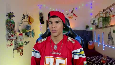 Snapshot of damian_latinxxx chatting on 11-20-25, 03:18 Damian online show from 11-20-25, 03:18