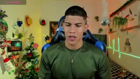 Snapshot of damian_latinxxx chatting on 11-26-25, 03:18 Damian online show from 11-26-25, 03:18