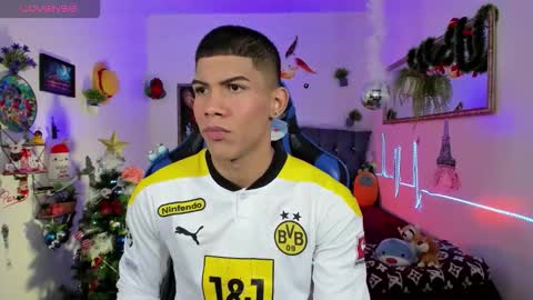 Snapshot of damian_latinxxx chatting on 12-01-25, 03:00 Damian online show from 12-01-25, 03:00