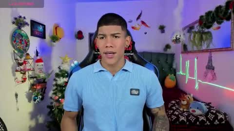 Snapshot of damian_latinxxx chatting on 12-02-25, 03:01 Damian online show from 12-02-25, 03:01