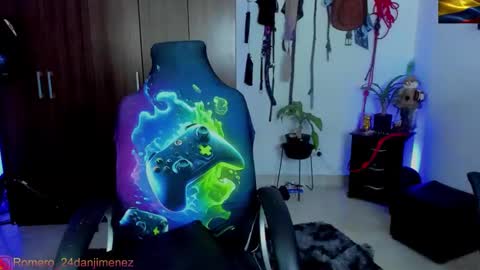 Snapshot of damian_torner chatting on 02-19-25, 10:23 Damian torner online show from 02-19-25, 10:23