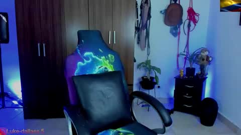 Snapshot of damian_torner chatting on 02-21-25, 10:39 Damian torner online show from 02-21-25, 10:39