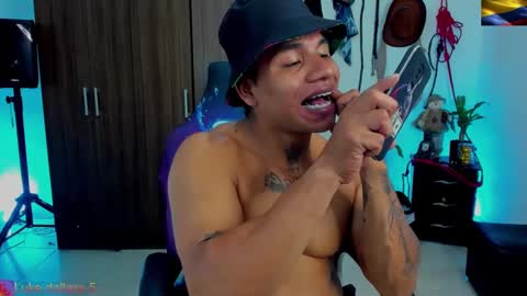 Snapshot of damian_torner chatting on 02-23-25, 11:55 Damian torner online show from 02-23-25, 11:55