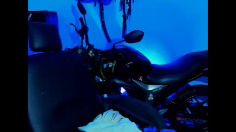 Snapshot of damian_torner chatting on 09-21-25, 08:05 Damian torner online show from 09-21-25, 08:05