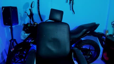 Snapshot of damian_torner chatting on 10-06-25, 08:01 Damian torner online show from 10-06-25, 08:01