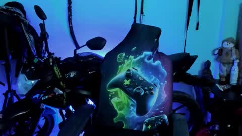 Snapshot of damian_torner chatting on 10-15-25, 10:15 Damian torner online show from 10-15-25, 10:15