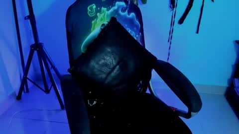 Snapshot of damian_torner chatting on 10-21-25, 08:26 Damian torner online show from 10-21-25, 08:26